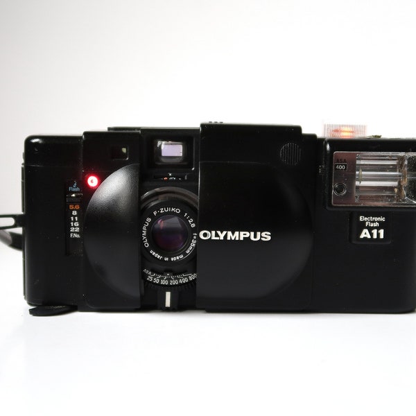 Vintage Olympus XA kleine Messsucherkamera mit Blende Priority 35mm f/2.8 Objektiv - A11 abnehmbarer elektronischer Blitz