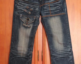 Jeans cargo in denim effetto grunge vintage stile Y2K di PILIBAO, lavaggio scuro e usurato, stile biker.