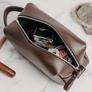 Trousse de toilette en cuir personnalisée, trousse de toilette en cuir pour homme, trousse de toilette du marié, trousse à cosmétiques de voyage, cadeau homme, meilleurs cadeaux pour lui, cadeau papa