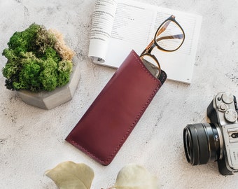 Burgundy glasses case, leather spectacle holder, reading eyeglass sleeve, vintage sunglasses pouch, women eyewear bag, travel accessories