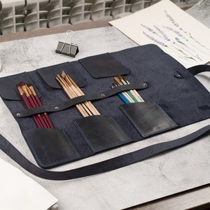 Pinceau de maquillage et rouleau de crayon, organisateur en cuir pour hommes, rangement de fournitures scolaires, étui d'artiste de peinture, pochette d'emballage de stylo plume, professeur de cadeau personnalisé Navy blue