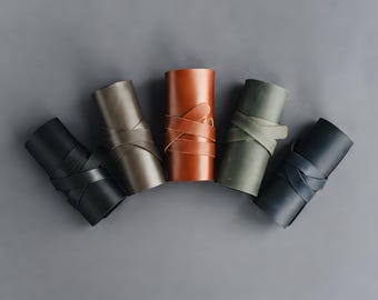 Organiseur de câbles en rouleau en cuir, Étui de rangement pour chargeur, Cadeau d'accessoire de voyage personnalisé, Support de cordon