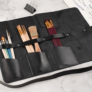 Pinceau de maquillage et rouleau de crayon, organisateur en cuir pour hommes, rangement de fournitures scolaires, étui d'artiste de peinture, pochette d'emballage de stylo plume, professeur de cadeau personnalisé image 1