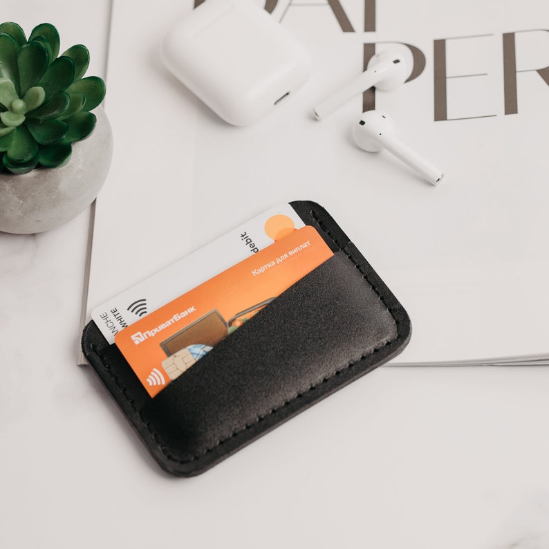 Cartera minimalista compacta, tarjetero de cuero, billetera delgada con relieve para hombre, tarjetero personalizado, regalo personalizado para compañero de trabajo. imagen 3
