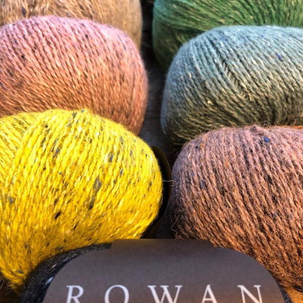 Rowan Felted Tweed, realizzato con il 50% di lana leggermente infeltrita, il 25% di alpaca e il 25% di viscosa. Il classico per la maglieria Fair Isle e per tutto l'anno