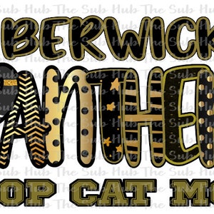 以下が含まれることがあります： 「BERWICK PANTHERS TOP CAT MOM」と書いてある黒と金のグラフィックテキスト。テキストは黒と金の模様で飾られています。