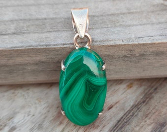 Handmade Malachite Pendant of Solid 925 Sterling Silver, Beautiful Malachite Pendant, Bezel Pendant Gift for her