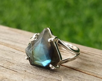 Bijoux d'été en labradorite avec diamants - Labradorite - Bague en forme de diamant fabriquée à la main - Bague bohème en labradorite - Cadeau d'été minimaliste