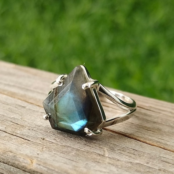 Labradorite Sterling Silver Ring: Diamond Shape Boho Jewelry