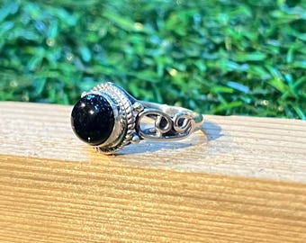 Anillo de plata de ley con ónix negro – Joyería bohemia artesanal