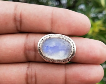 Bague pierre de lune arc-en-ciel : déclaration bohème artisanale en argent sterling