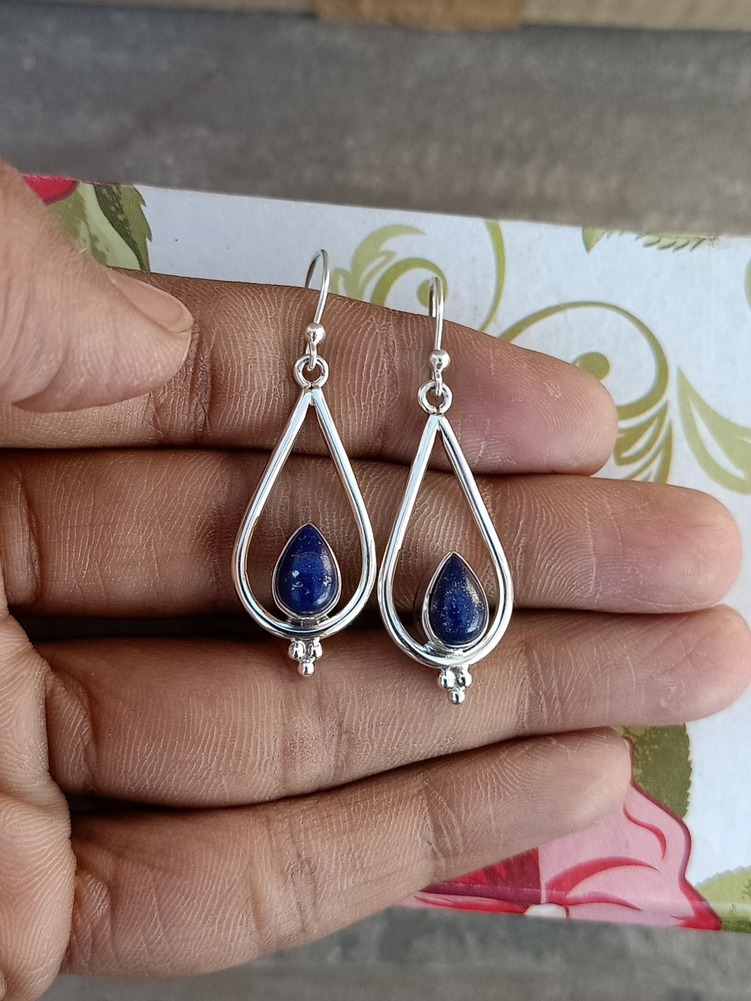 Pendientes De Plata De Ley 925 Con Lapislázuli – Piedra Natural Redonda, Hipoalergénicos, Regalo En Caja (tamaño 0.3x1.07 Pulgadas)