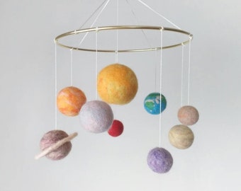 Mobiele wieg zonnestelsel Pastel ruimte mobiele kinderkamer Planeet mobiele babyjongen meisje hangend zonnestelsel model Galaxy mobiel vilt decor