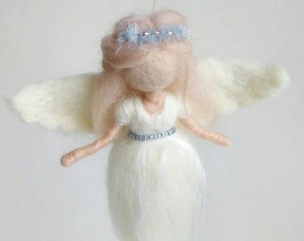 Naald vilten engel, vilten engel ornament, vilten fee, Waldorf poppen, decor van de kinderkamer van het meisje, eerste communie cadeau, wol beschermengel