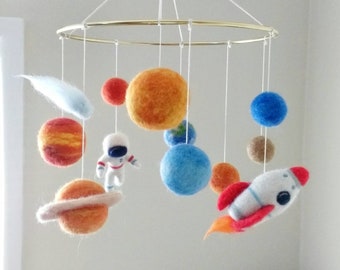 Solar system mobile baby Space mobile nursery Felt planets mobile crib boy Kids spaceman astronaut rocket mobile hanging Outer space décor