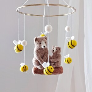 Bear mobile Bumble bee mobile nursery Woodland baby mobile Forest animal mobile Felt honey bee crib mobile Garden Wilderness nursery decor