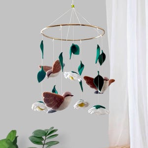 Flying birds mobile Felt daisy mobile nursery Neutral baby mobile girl Crib mobile flower Nature mobile boy Birds theme nursery decor