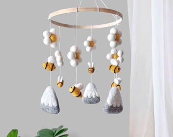 Bumble bee mobile Bee baby mobile girl Daisy mobile crib Mountain flower mobile nursery Floral crib mobile Woodland bee baby shower gift