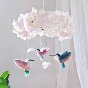 Hummingbird mobile Felt bird mobile nursery Flower baby mobile girl Crib mobile Floral wildflower mobile Tropical colibri chandelier