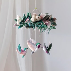 Bird mobile for nursery Greenery baby mobile girl Felt hummingbird mobile Woodland crib mobile Nature Forest Garden mobile baby natural