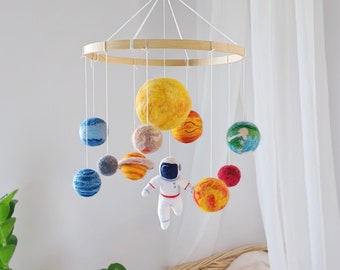 Sonnensystem Mobile Krippe Filz Planeten Mobile Kinderzimmer Astronaut Mobile Baby Boy Weltraum Mobile Baby Spaceman Mobile Hängedeko