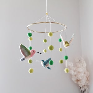 Flying bird mobile Hummingbird mobile Felt birds baby mobile girl Garden crib mobile ceiling Tropical nursery mobile hanging animal