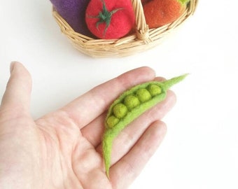 Kids Kitchen Play Food, Needle Felted Green Peas, Pretend Vegetable Garden, Felt Pea Pod Brooch