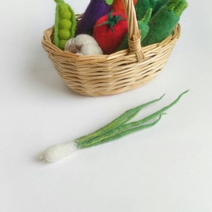 Realistic Green Onion, Felt Play Food, Felted Vegetable Garden, Needle Felted Onions, Wool Veggies, Kid's Play Kitchen, Montessori Toy image 1