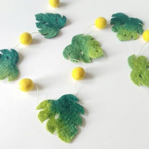 Monstera garland Palm leaf garland nursery décor Tropical garland Kids jungle garland Felt leaves greenery garland wall Baby shower gift