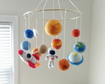 Solar system mobile crib Felt planets mobile nursery Astronaut mobile baby boy Space mobile kids Spaceman galaxy mobile hanging decor UFO