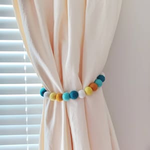 Boho curtain tie backs kids Green curtain tiebacks boy Felt ball tieback nursery Pom pom tiebacks Nordic curtain holdback curtain holder
