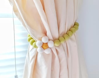 Flower curtain tie backs nursery Daisy curtain tieback Greenery floral curtain holdback Farmhouse Boho curtain ties Shabby chic chic decor