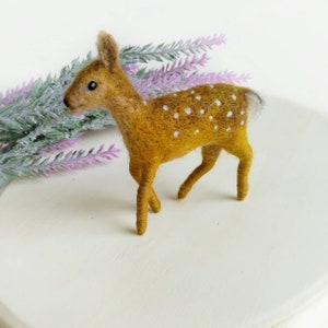 Needle felted deer Needle felted animals Woodland felt deer Small felted fawn Mini deer art doll sculpture Wool kawaii toys