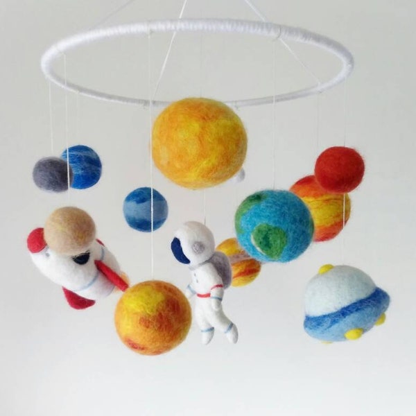 Solar system mobile crib Felt planets mobile nursery Astronaut mobile baby boy Space mobile kids Spaceman galaxy mobile hanging decor UFO