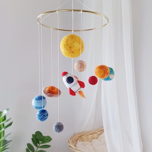 Solar system mobile crib Space mobile nursery Rocket mobile neutral Space baby mobile boy Felt planet mobile hanging Spaceship Rocket decor