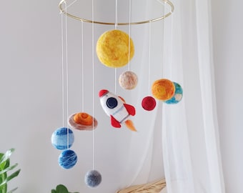 Solar system mobile crib Space mobile nursery Rocket mobile neutral Space baby mobile boy Felt planet mobile hanging Spaceship Rocket decor