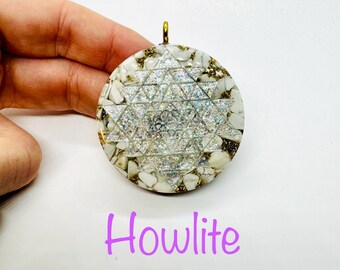 howlite - symbole sri yantra    effet diamant lustré - supprime la rétention d’eau - aide à la colère et la patience