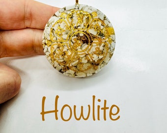 howlite - symbole om mani padmé hum      effet diamant lustré - supprime la rétention d’eau - aide à la colère et la patience