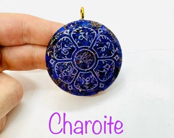 Charoite - symbole on mani  effet  diamant lustré  aide a se libérer de ses peurs profondément enfouit et des angoisses les plus profondes