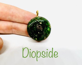 Diopside - high quality - offers well-being and love in the depths of our hearts.