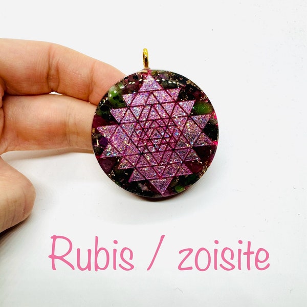 Rubis sur Zoiste symbole sri yantra effet diamant lustré   -ouvre et remplit votre cœur d’amour et  le plaisir du moment présent .