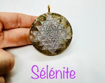 Selenita - símbolo de sri yantra - (efecto diamante brillante) abre y recarga todos los chakras - Cristales y Orgonitas