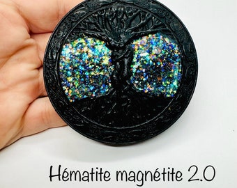 hematite magnétite 2.0 - arbre entouré de l’univers - effet diamant lustrer -