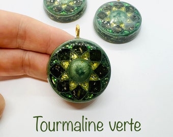 Tourmaline Verte symbole fleur de lotus effet diamant lustré - pierre de confiance en soi et bonheur