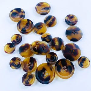 Sustainable Dairy Tortoise Shell 'Cambridge' Suit buttons