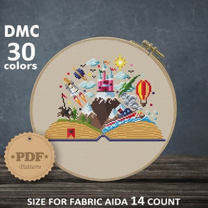Puede incluir: Un patrón de punto de cruz colorido de un libro con un castillo, montañas y globos aerostáticos que salen de él. El patrón está en un aro de bordado de madera y está etiquetado como "DMC 30 colores" y "Patrón PDF". El tamaño del patrón es de 114 x 81 puntos, lo que equivale a 8,14 x 5,79 pulgadas o 20,68 x 14,70 cm.