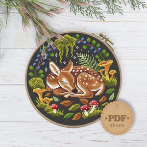 Korsstygnsmönster i PDF-format med sovande rådjur, broderi av häxiga skogshjortar och svampar, Forestcore Art bild 4