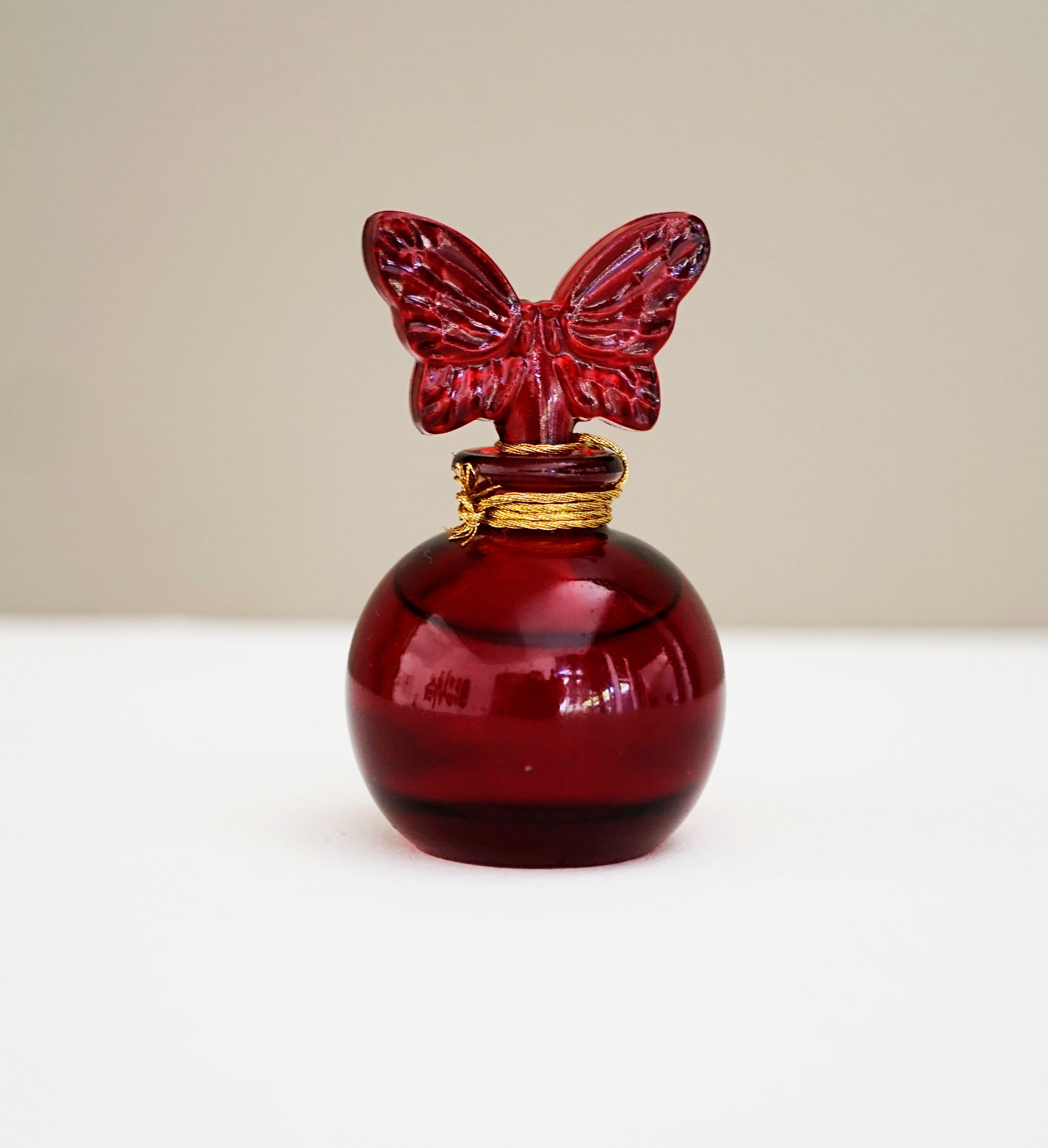 ANNICK GOUTAL グランダムール100mlバタフライ限定ボトル ANNICK GOUTAL グランダムール100mlバタフライ限定ボトル - メルカリ
