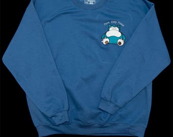 Mehr Sleep Please Bestickter Pullover