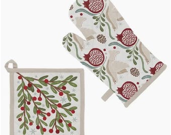 Winter Berry Oven Mitt and Pot Holder Set Christmas Kitchen Decor
